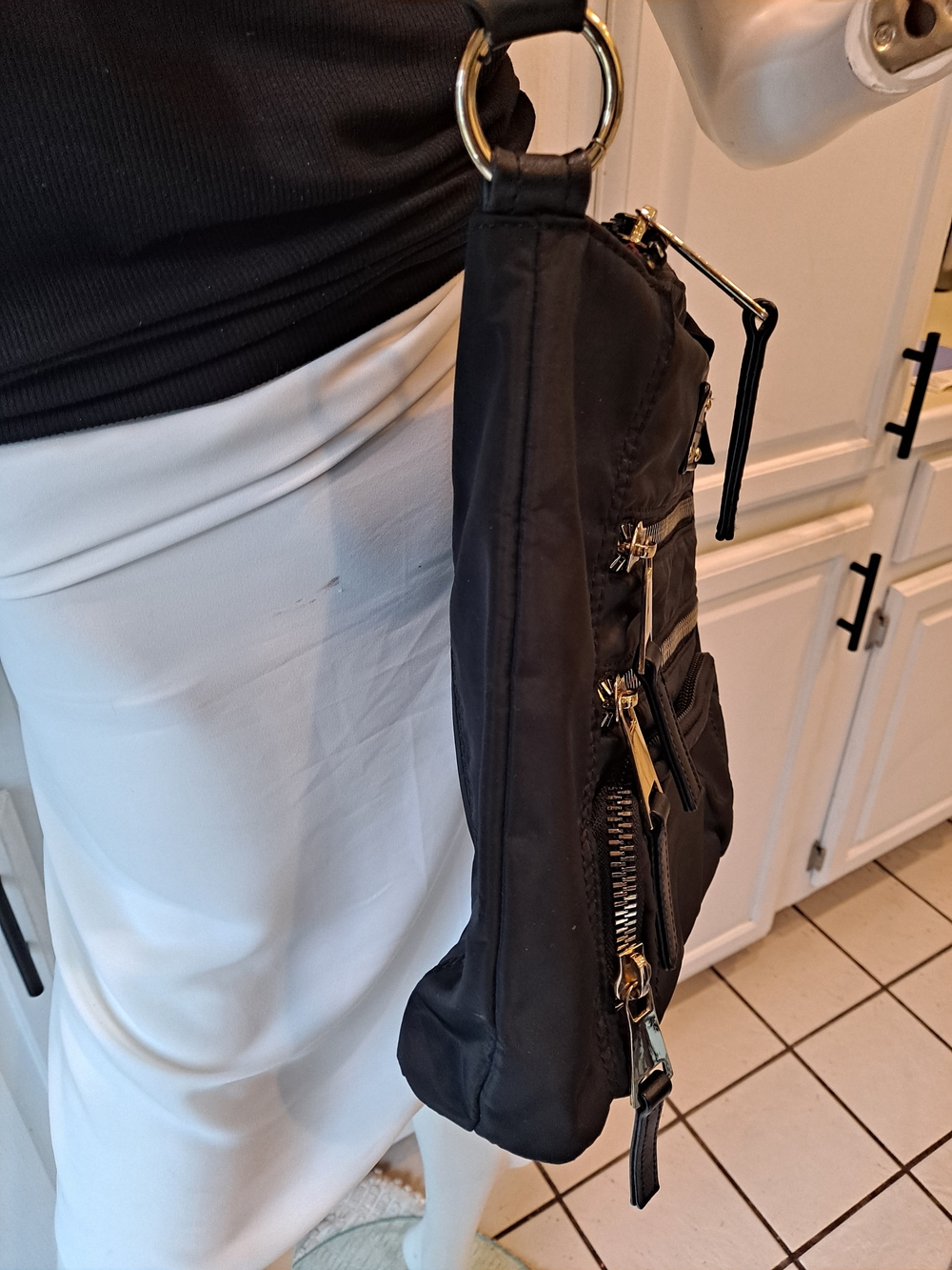Adrienne Vittadini Studio Black Nylon Crossbody Zip Pocket Organizer Traveler - Picture 5 of 11